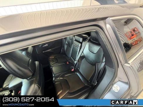 Used 2019 Jeep Cherokee Latitude Plus w/ Comfort/Convenience Group AWD/4WD image 10