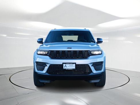 New 2025 Jeep Grand Cherokee Altitude image 4