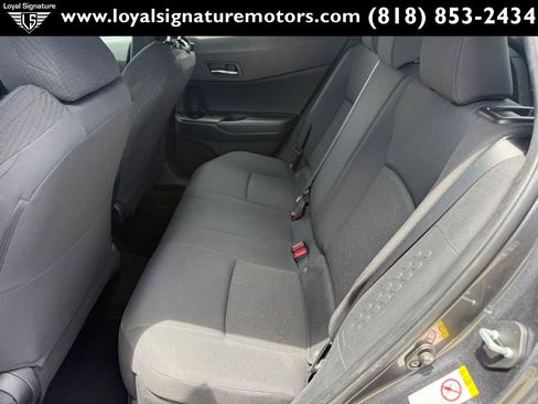 Used 2018 Toyota C-HR XLE FWD image 12