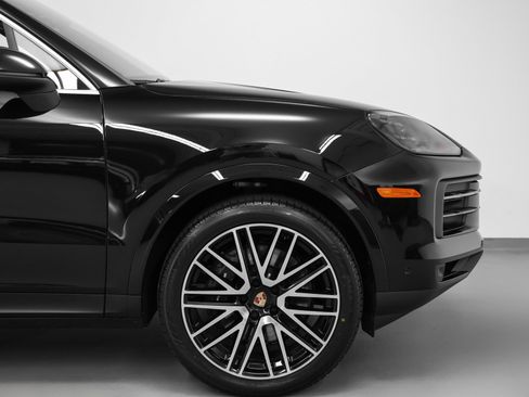 Certified 2025 Porsche Cayenne image 14
