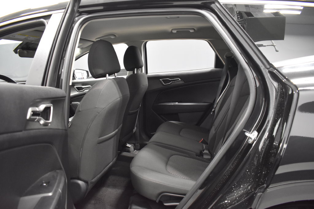 Used 2024 Kia Sportage LX FWD image 29