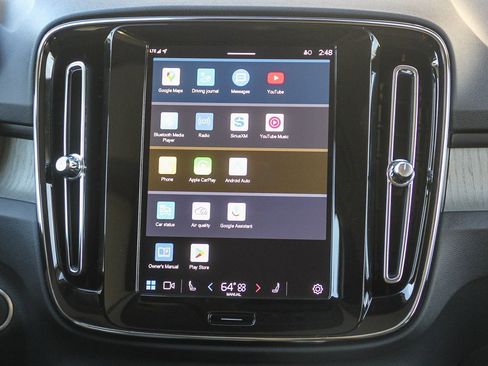 Used 2025 Volvo XC40 B5 Plus image 15