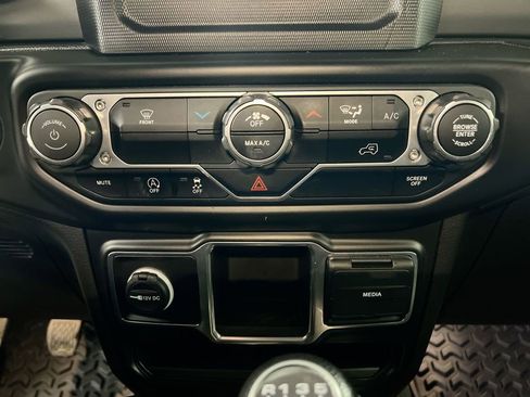 Used 2022 Jeep Wrangler Unlimited Sport image 16