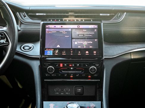 Used 2022 Jeep Grand Cherokee L Overland image 30