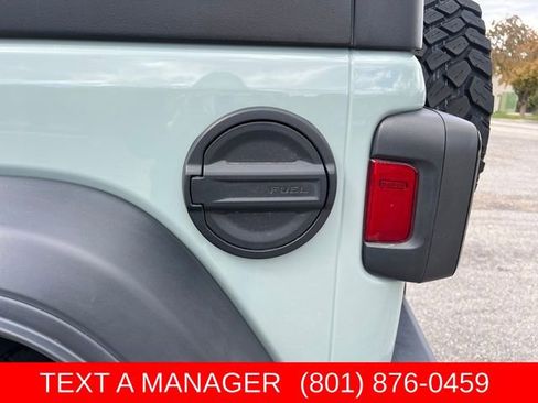 Used 2023 Jeep Wrangler Unlimited AWD/4WD image 31