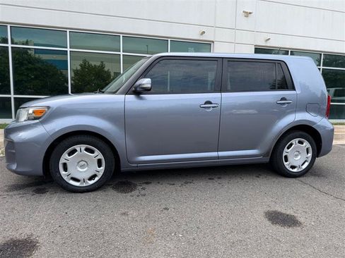 Used 2011 Scion xB FWD image 5