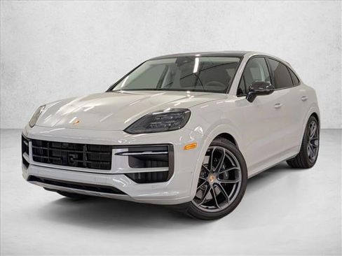 Used 2025 Porsche Cayenne GTS image 1