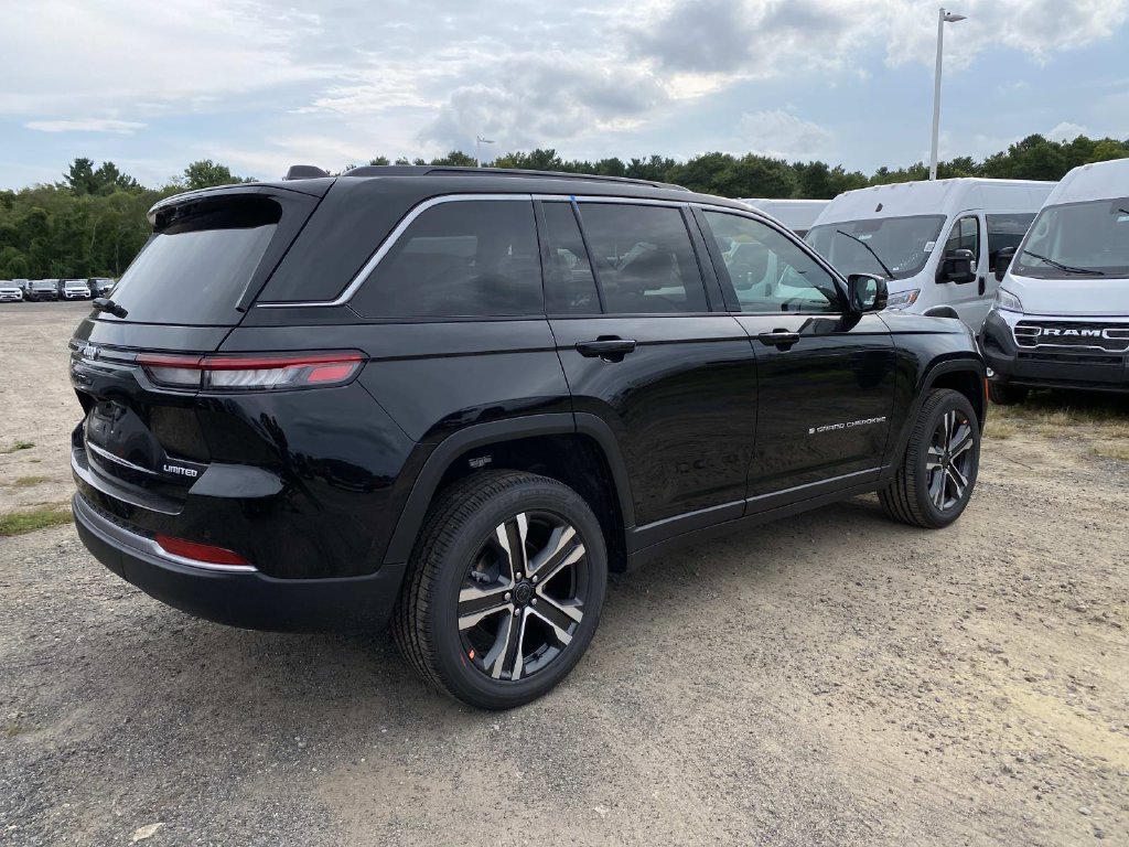 New 2027 Jeep Grand Cherokee Limited AWD/4WD image 3