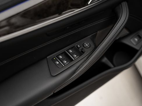 Used 2023 BMW M550i xDrive AWD/4WD image 57