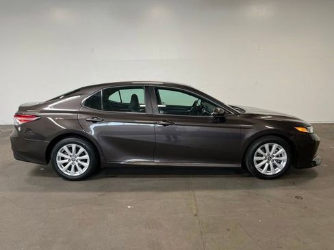 Used 2018 Toyota Camry LE FWD image 2