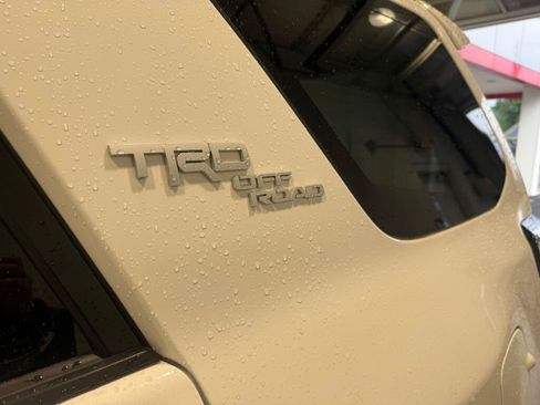 Certified 2022 Toyota 4Runner TRD Off-Road Premium AWD/4WD image 15