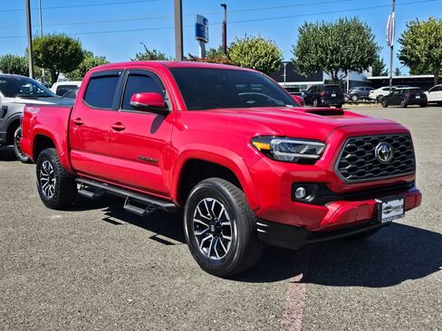 Used 2020 Toyota Tacoma TRD Sport w/ Technology Package AWD/4WD image 3