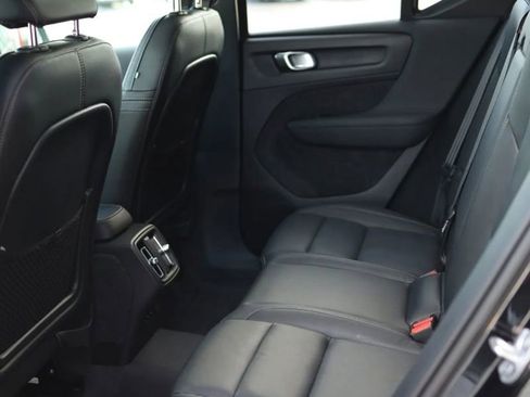 Used 2025 Volvo XC40 B5 Core image 31