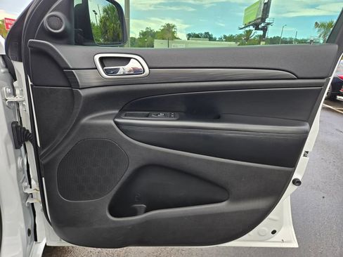 Used 2019 Jeep Grand Cherokee Altitude RWD image 42