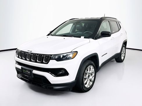 Used 2025 Jeep Compass Limited image 3