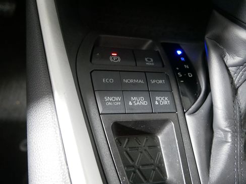 Used 2023 Toyota RAV4 XLE AWD/4WD image 29