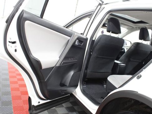 Used 2016 Toyota RAV4 XLE w/ Convenience Package AWD/4WD image 16