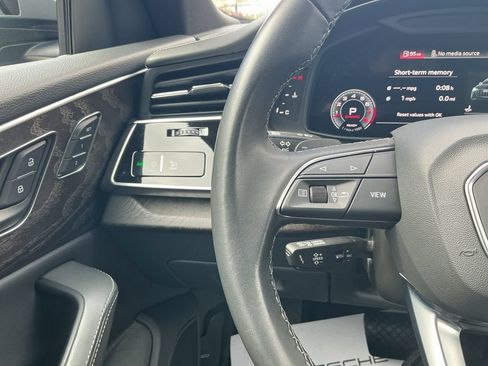 Used 2022 Audi Q8 Prestige AWD/4WD image 29