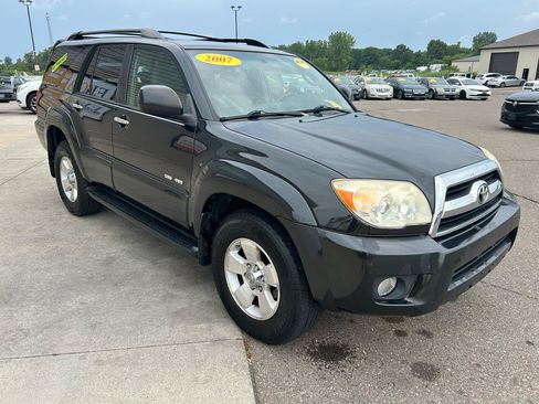 Used 2007 Toyota 4Runner SR5 AWD/4WD image 3