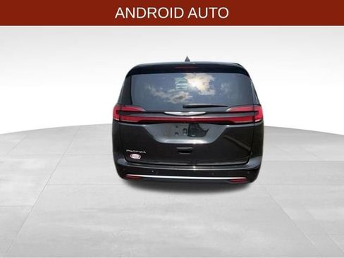 Used 2023 Chrysler Pacifica Touring-L FWD image 6