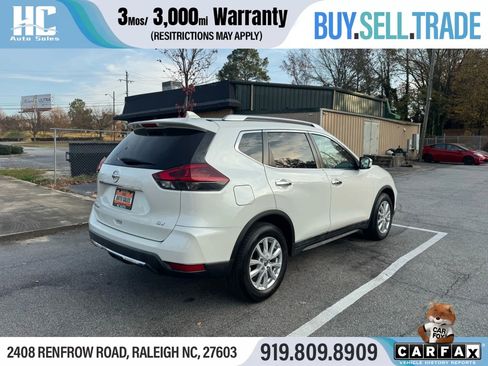 Used 2018 Nissan Rogue SV image 4