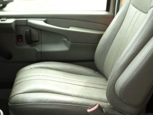 Used 2013 Chevrolet Express 2500 image 27