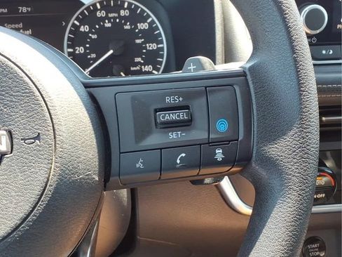 Used 2024 Nissan Rogue SV FWD image 14