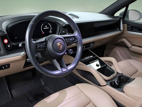 Used 2024 Porsche Cayenne AWD/4WD image 19
