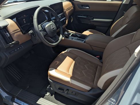 New 2026 Nissan Pathfinder Platinum FWD image 10