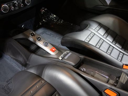 Used 2018 Ferrari 488 GTB RWD image 20