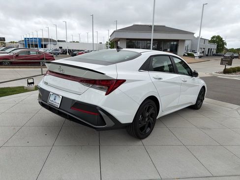 New 2026 Hyundai Elantra SEL Sport FWD image 5
