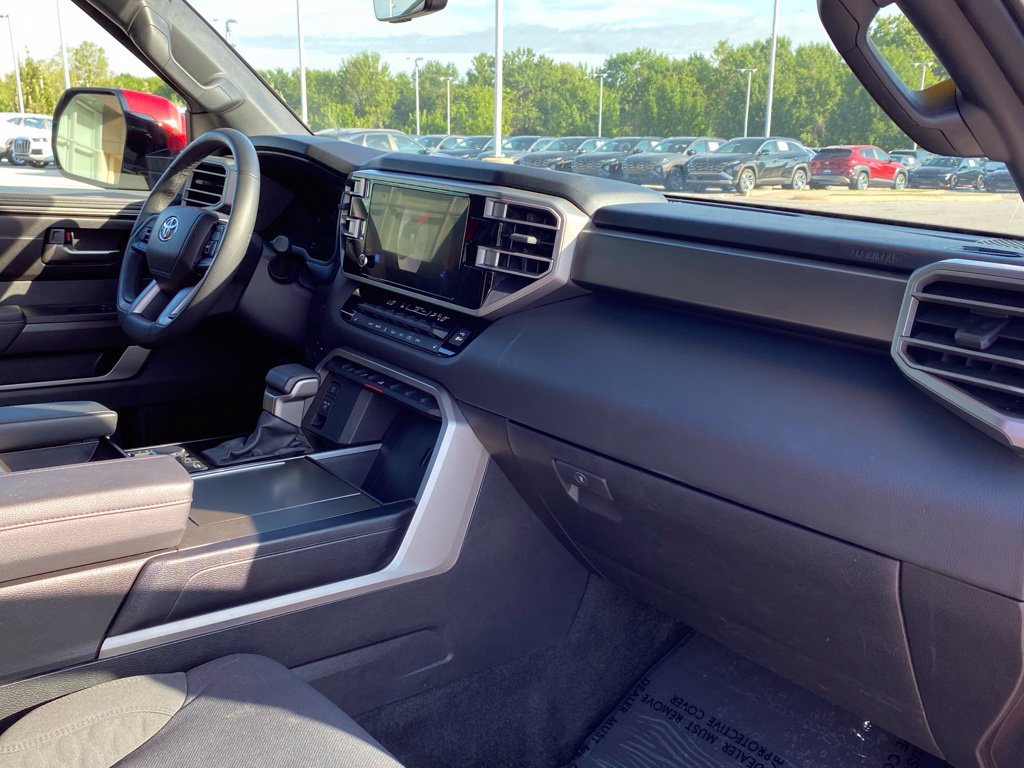 Used 2025 Toyota Sequoia SR5 AWD/4WD image 31