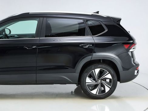 New 2026 Volkswagen Taos SE AWD/4WD image 4