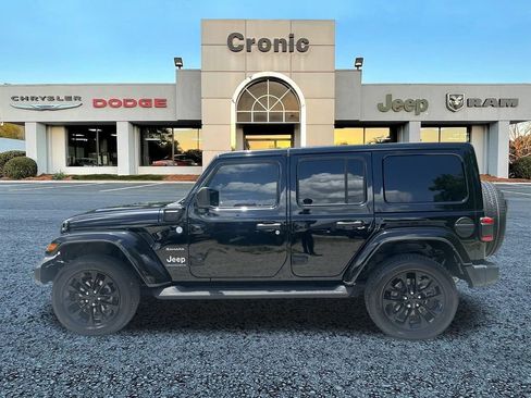 Used 2023 Jeep Wrangler Unlimited Sahara w/ Cold Weather Group AWD/4WD image 6