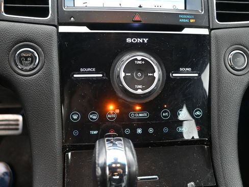 Used 2017 Ford Taurus SHO image 29