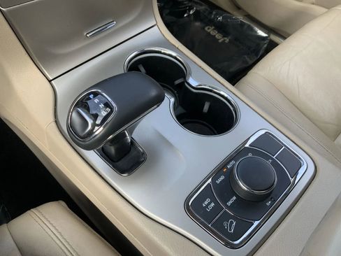 Used 2014 Jeep Grand Cherokee Limited w/ Trailer Tow Group IV AWD/4WD image 22