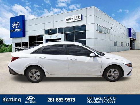 Used 2025 Hyundai Elantra SE FWD image 4