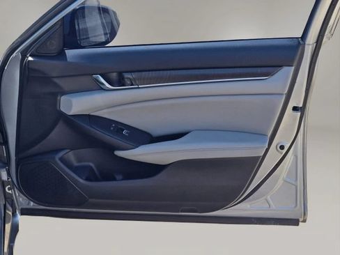 Used 2020 Honda Accord EX image 17