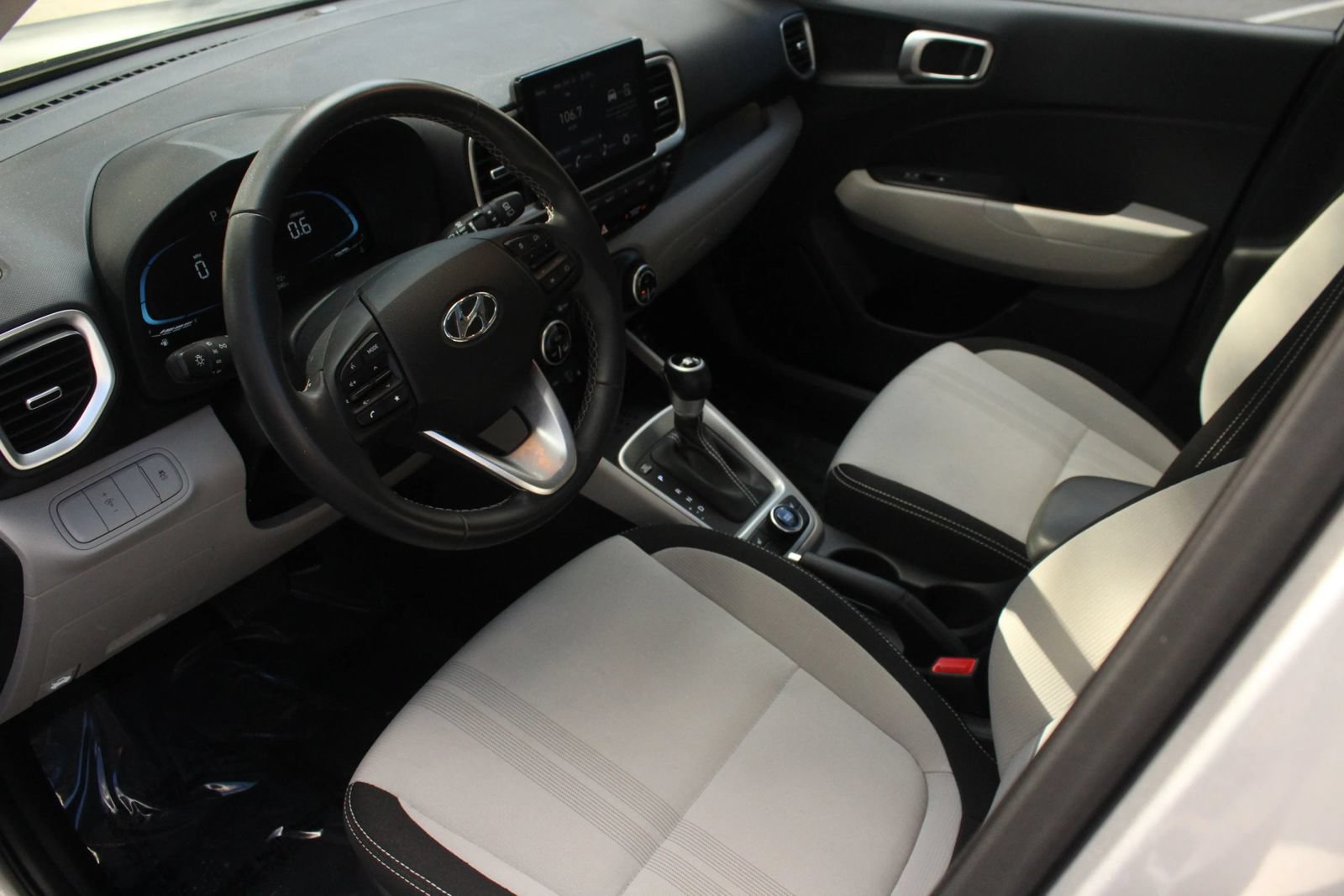 Used 2026 Hyundai Venue SEL FWD image 13
