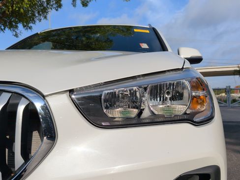 Used 2021 BMW X1 sDrive28i w/ Convenience Package FWD image 3