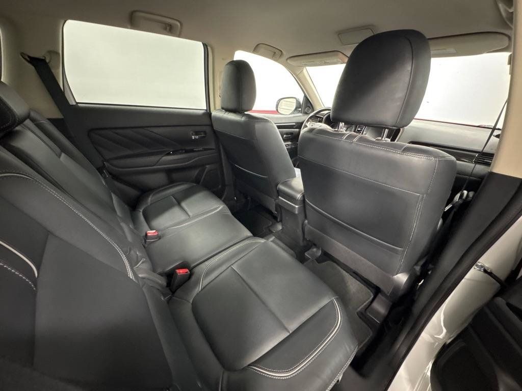 Used 2018 Mitsubishi Outlander SEL AWD/4WD image 12