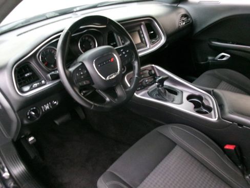 Used 2016 Dodge Challenger SXT RWD image 12