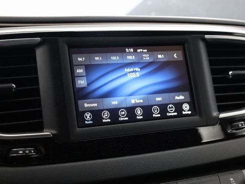 Used 2018 Chrysler Pacifica LX image 16