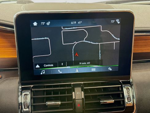 Used 2019 Lincoln Navigator Reserve image 16