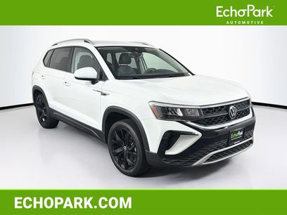 Used 2023 Volkswagen Taos SE w/ Black Wheel Package