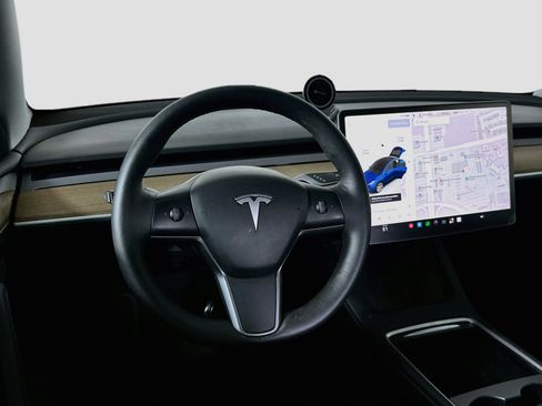 Used 2022 Tesla Model Y Long Range AWD/4WD image 17