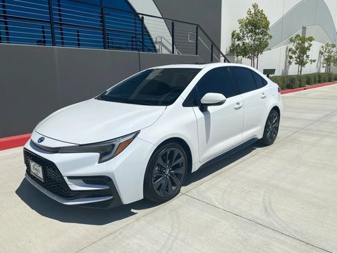 Used 2023 Toyota Corolla SE w/ SE Package FWD image 1
