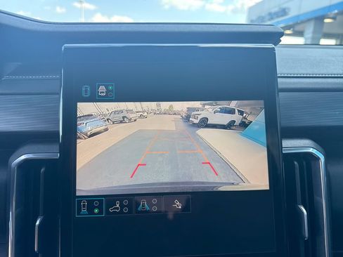 Used 2026 GMC Acadia Elevation w/ Elevation Premium Package FWD image 32