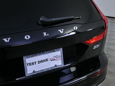 Certified 2025 Volvo V60 B5 Cross Country Plus image 37