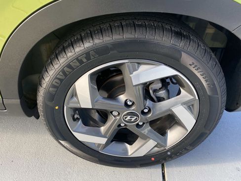 Used 2023 Hyundai Venue SEL image 9